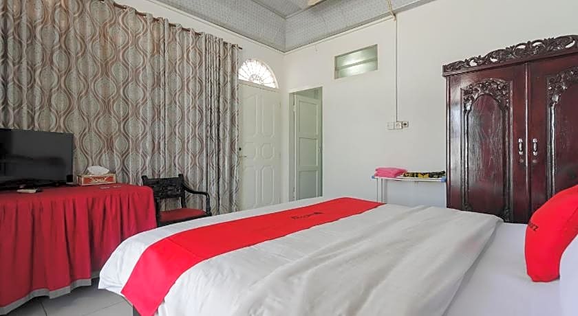 RedDoorz Syariah near Universitas Negeri Padang