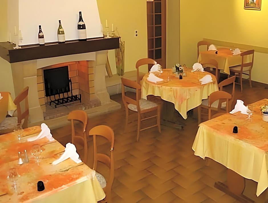 Logis Hotel Des Voyageurs Restaurant La Bonne Tabl'Hay
