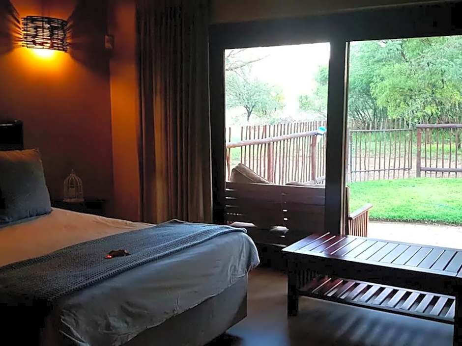 Zebula Golf and Wildlife Estate - Toktokkie Knocking Pax 20 - Moi Signature Luxury villa