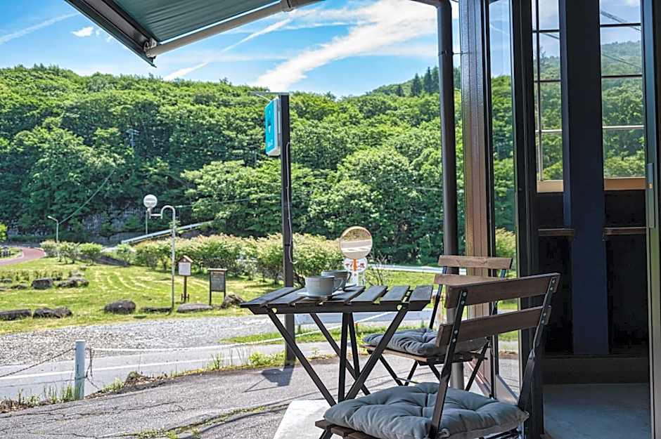 Hütte Jil Shirakabako at 1,400m