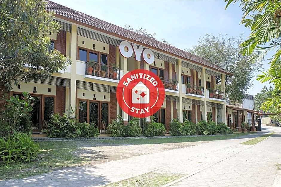 OYO 261 Sasono Putro Guest House