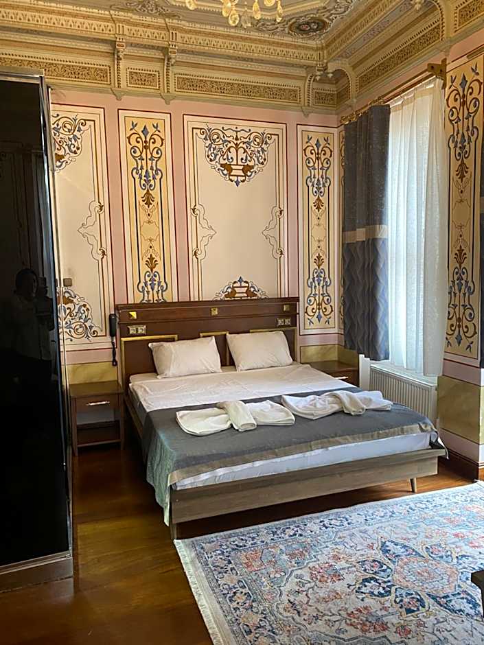 Valeria Antique 1892