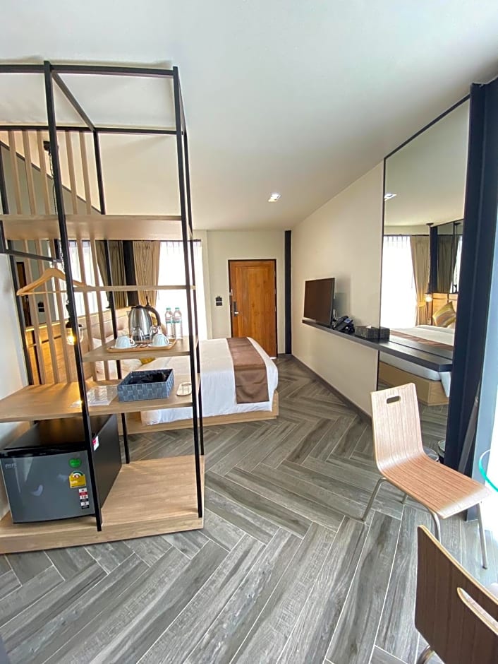 The Gold Living Life