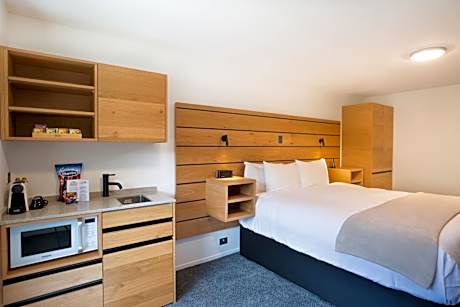 33 Lomond Lodge Motel & Apartments