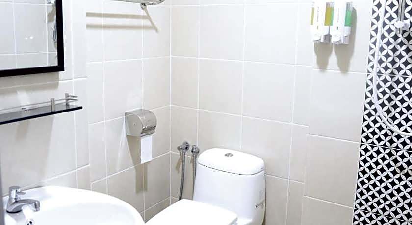 Capital O 90897 Island City Hotel