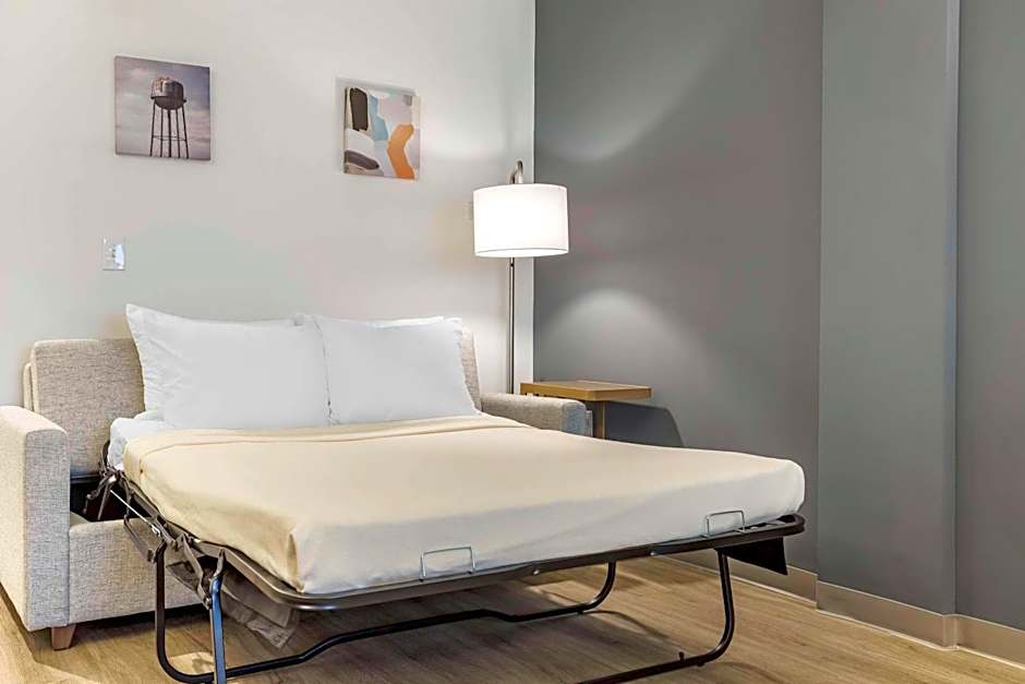 Comfort Inn & Suites Newark Liberty International Airport