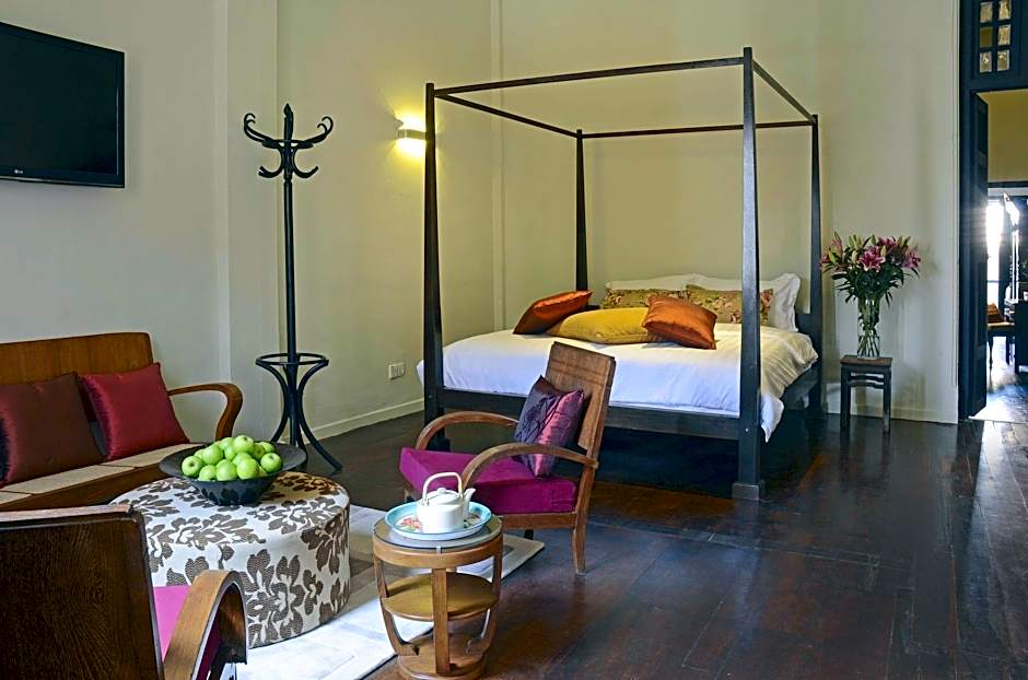 Noordin Mews Hotel