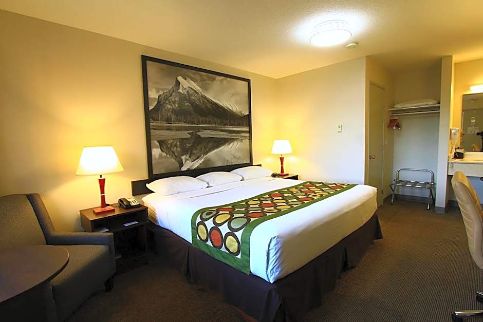 Super 8 by Wyndham Kelowna BC