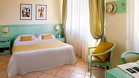 Double or Twin Room with Side Sea View