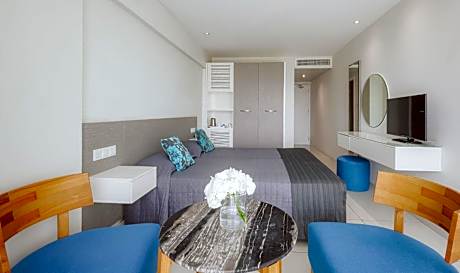 Double or Twin Room with Pool View