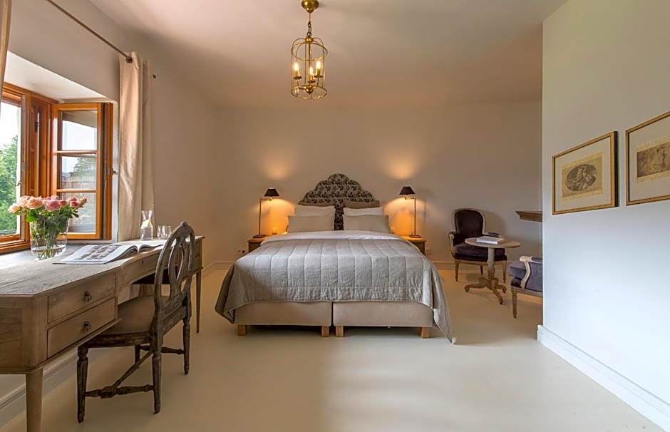 Zamek Sarny - Schloss Scharfeneck