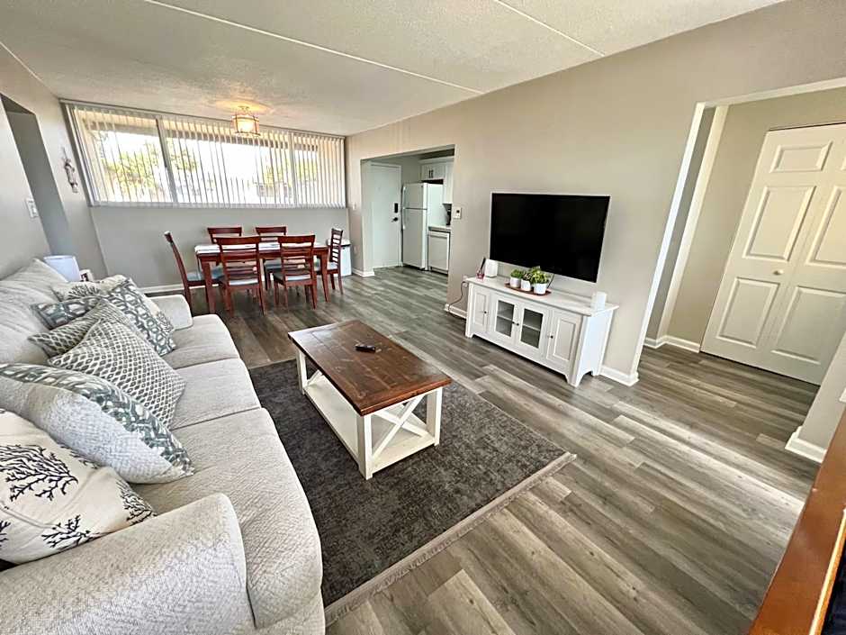 Wondrous Waterfront Condo w/ Pool & Washer/Dryer