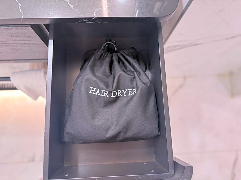 Revery Toronto Downtown, Curio Collection by Hilton