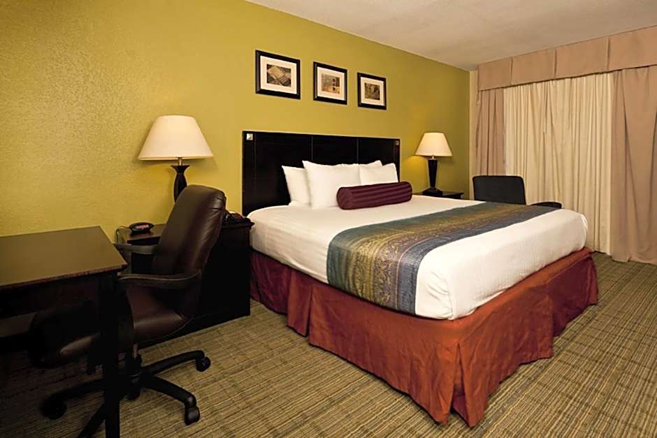 Grand Texan Hotel And Convention Center