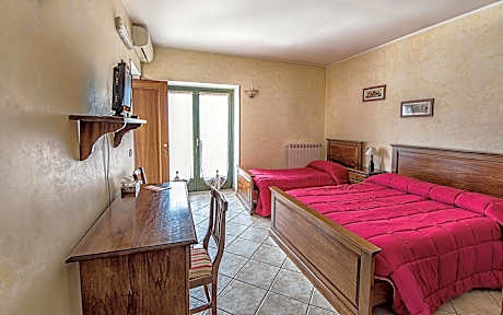 Quadruple Room with Mountain View