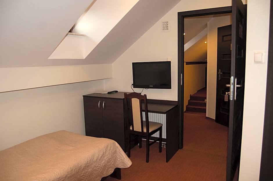 Foto 1 di 8 di Single Room with Bathroom
