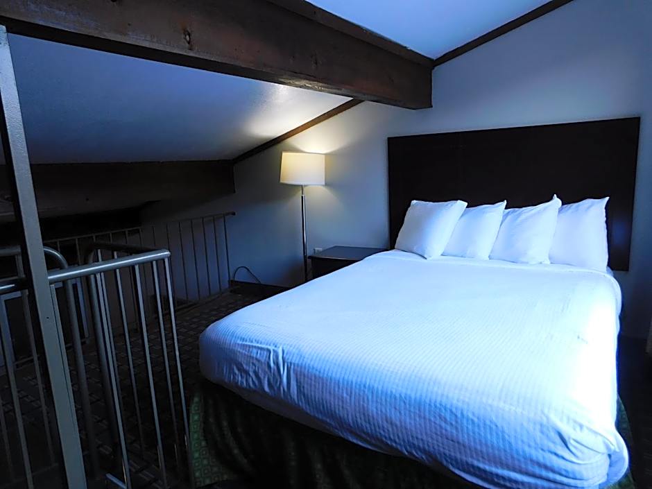Days Inn & Suites by Wyndham Downtown Gatlinburg Parkway