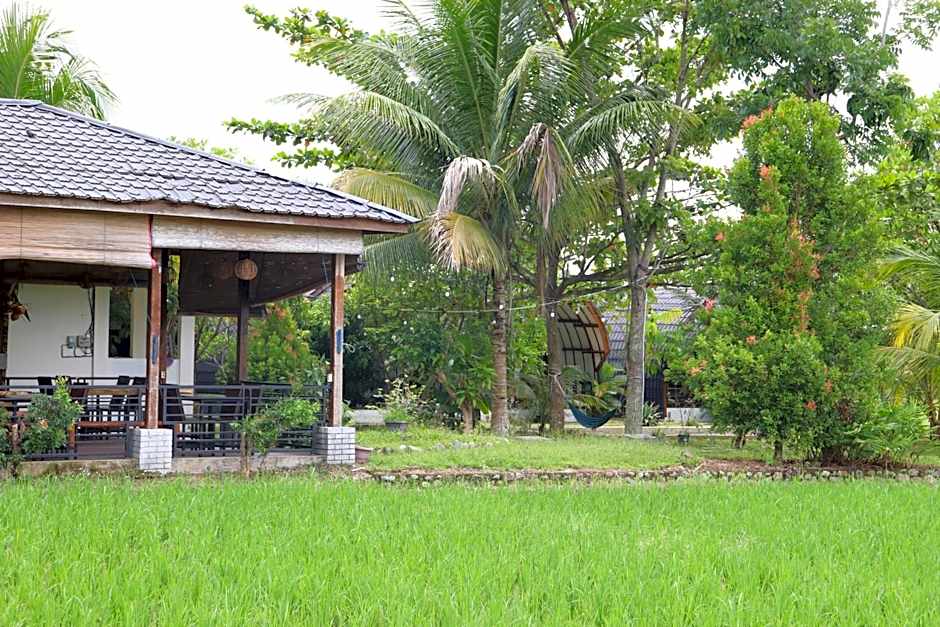 Gino's Place - Guest House & Jungle Trekking