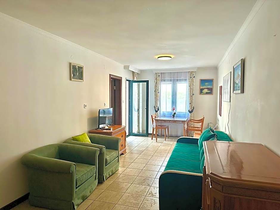 Apart-hotel Villa Lav