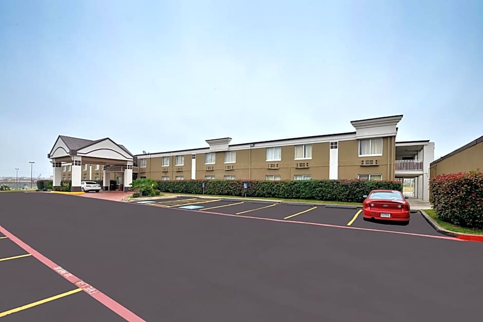 Super 8 by Wyndham Grand Prairie North