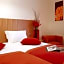 Westside Arc De Triomphe Hotel
