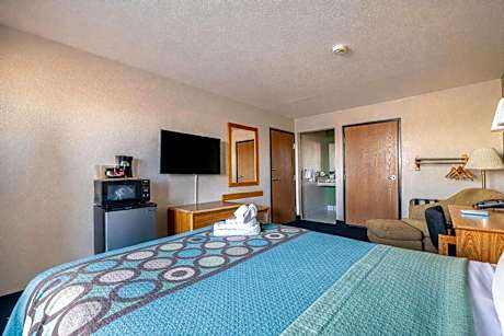 Queen Room - Mobility Access/Non-Smoking