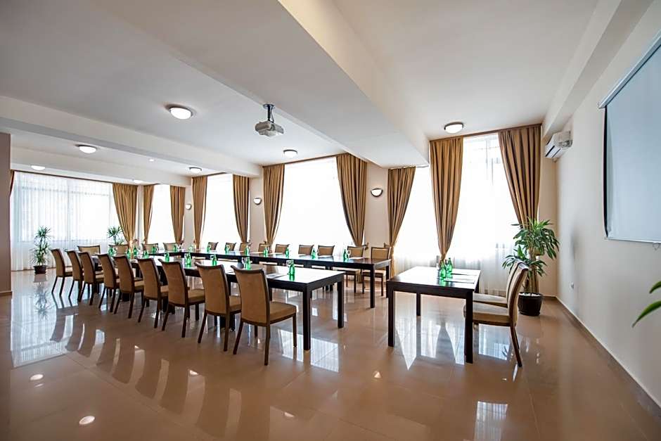 Oxford Hotel & Conference Center