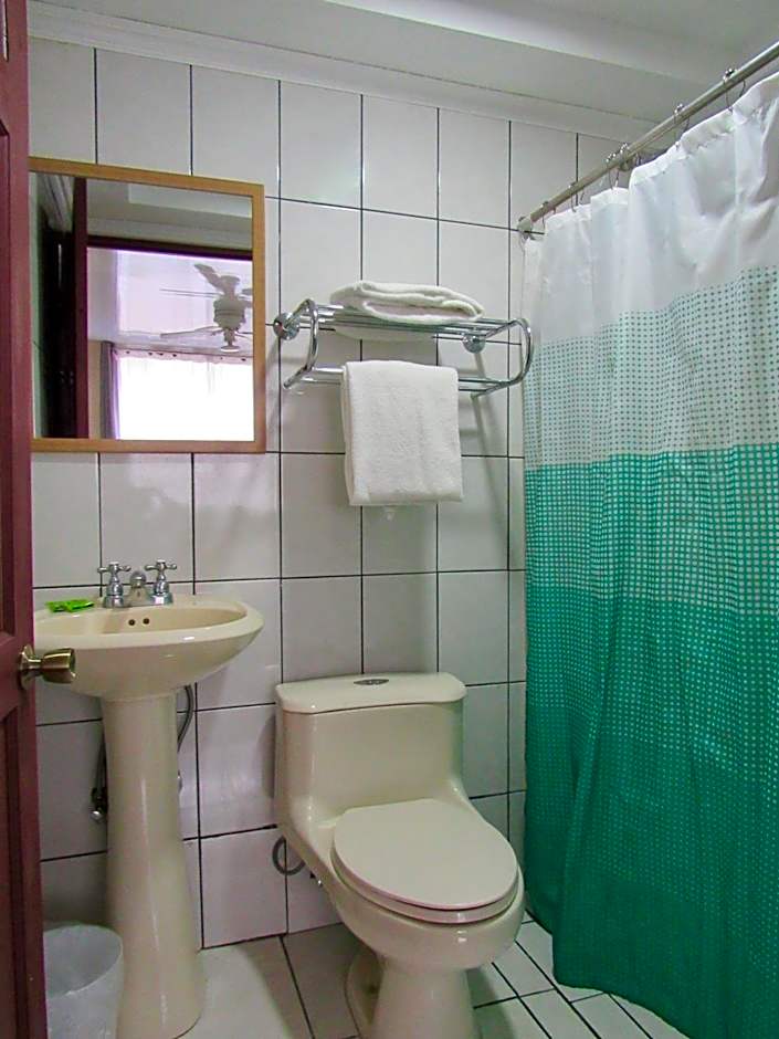 Hotel La Guaria Inn & Suites