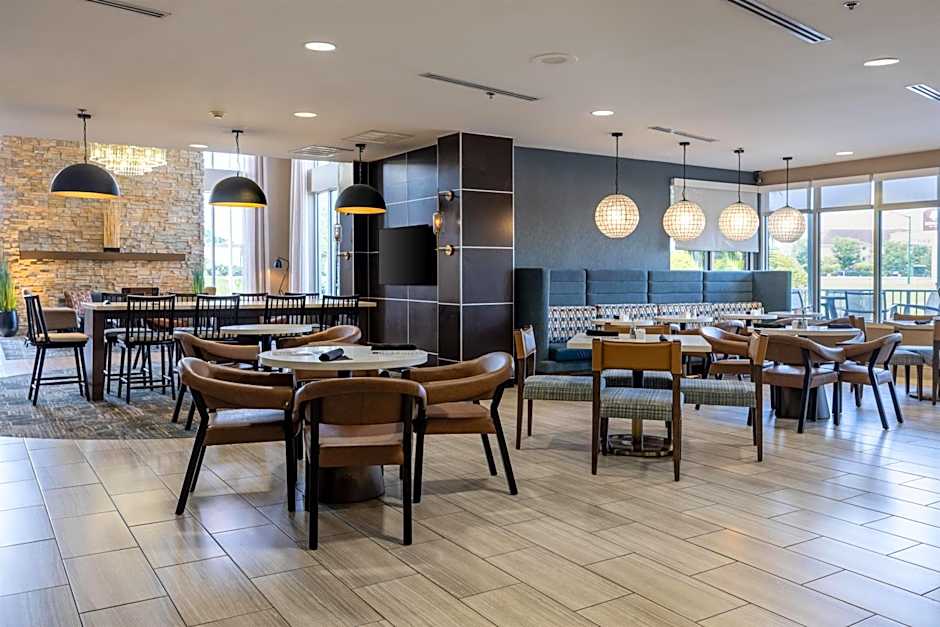DoubleTree By Hilton Hotel Savannah Airport