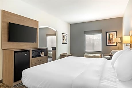 Suite King Bed Mobility Access Comm Assist Roll Shower Sofabed For 1 MicrowaveFridge NSMK Breakfast