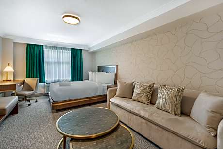 Standard Queen Room with Sofa Bed - Non-Smoking