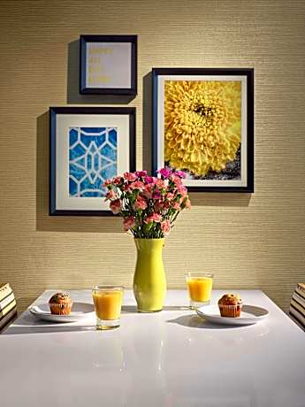 Two Bedroom Suite - King + Queen - Mobility/Hearing Accessible - Roll-In Shower