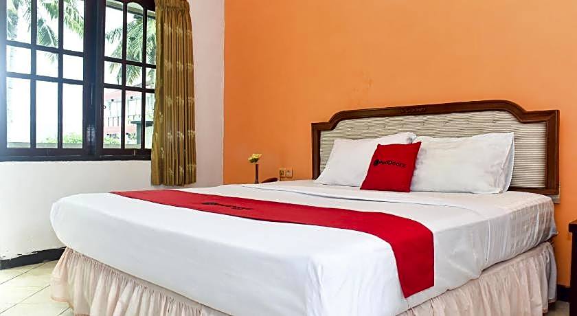 RedDoorz Plus @ Tirta Kencana Hotel