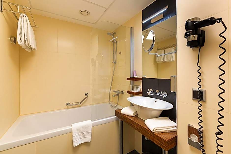 Avalon Hotel & Conferences