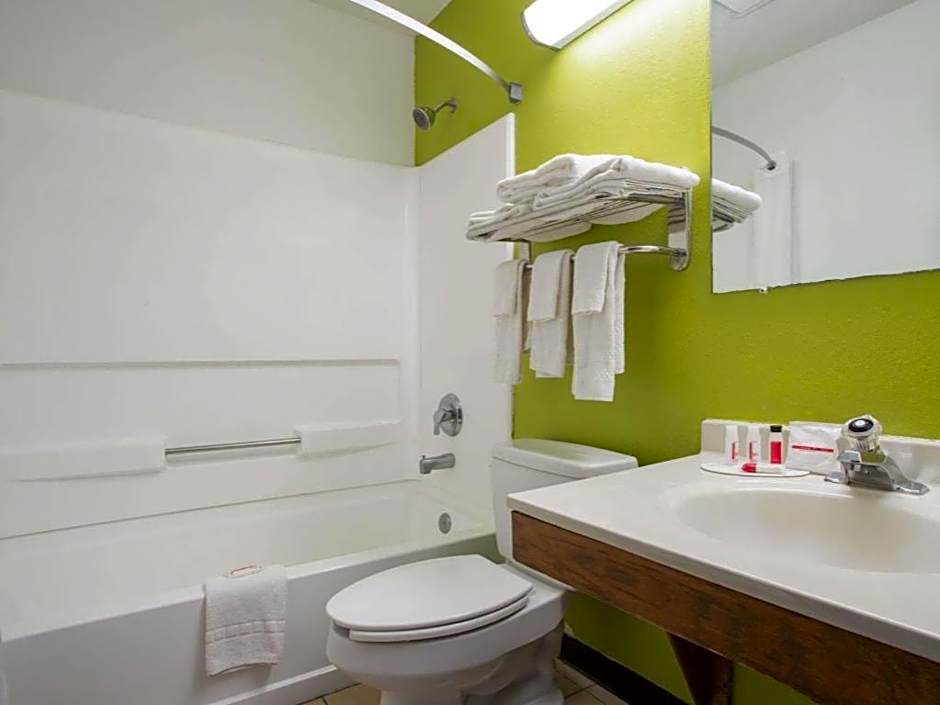 Super 8 by Wyndham Franklin