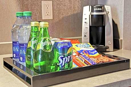 Premium Queen Suite with Two Queen Beds - Non-Smoking
