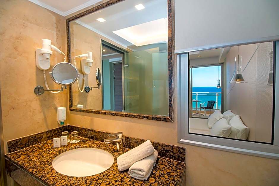 Pegasos Deluxe Beach Hotel