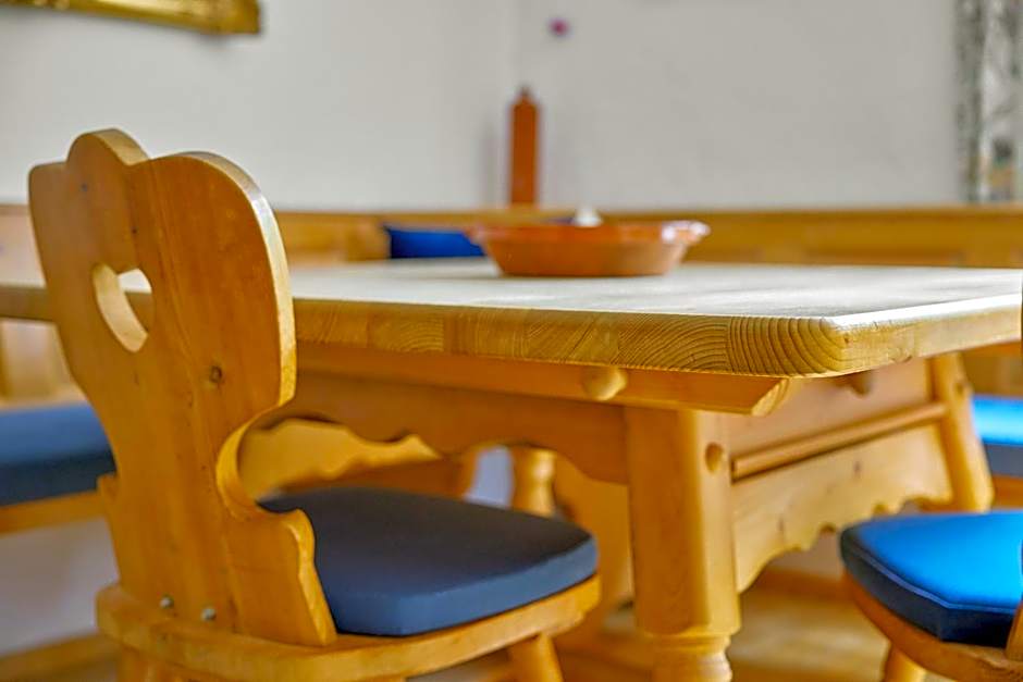 Alt Montafon Hotel Appartements by Pferd auf Wolke