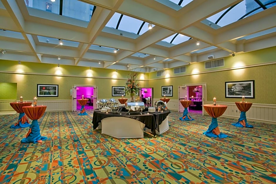 Holiday Inn & Suites Virginia Beach - North Beach, an IHG Hotel