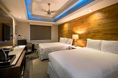 Deluxe Queen Room with Two Queen Beds and Jetted Tub - Non-Smoking