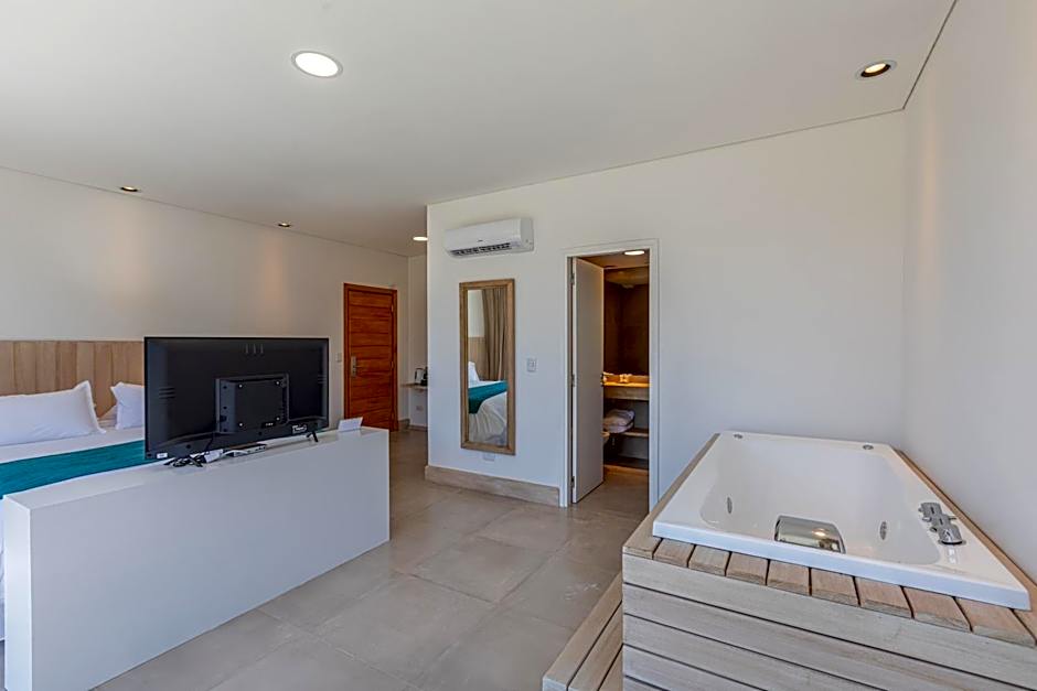 Live Hotel Boutique (Adults only)