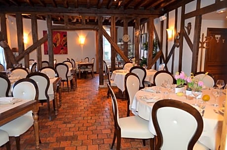 Logis Hotel Le Cheval Blanc