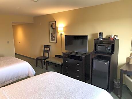 Room with Two Queen Beds - Non-Smoking