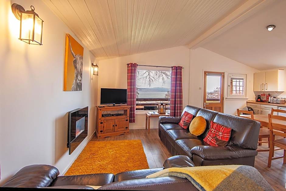 Appin Holiday Homes - Lodges, Shepherds Hut and Train Carriage stays