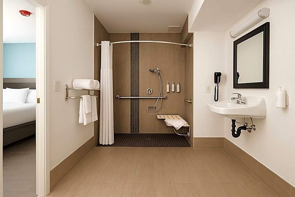 Travelodge by Wyndham LAX South