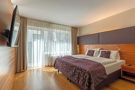 One-Bedroom Apartment with Balcony