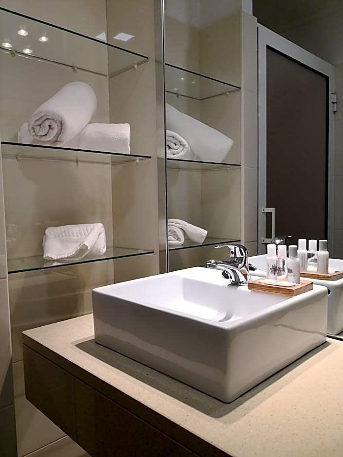 Travellers Pearl by Storytellers