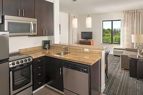 Two-Bedroom Suite with Adapted Tub - Mobility and Hearing Accessible