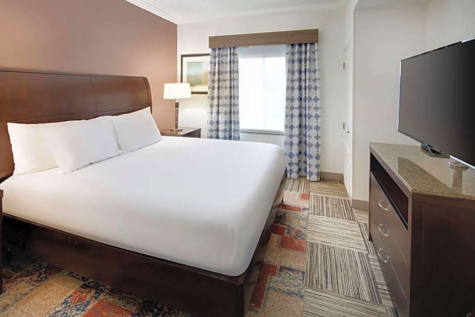 Photo 1 of 4 of Junior 1 King Bed with Sofabed Suite