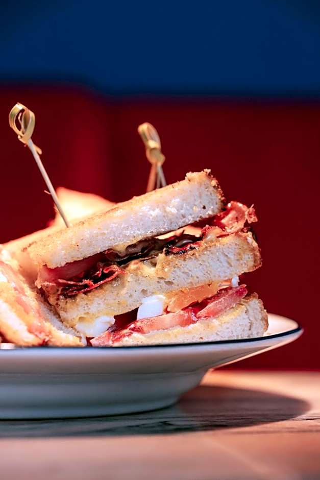 Esqina Cosmopolitan Lodge